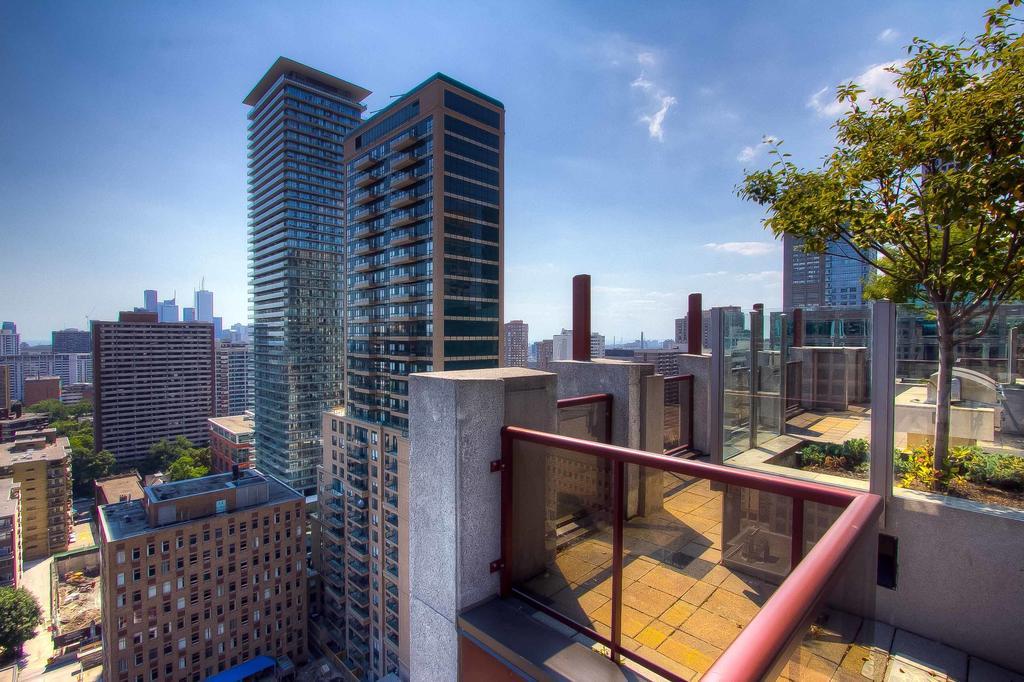 Sky Suites Yorkville Toronto Zimmer foto