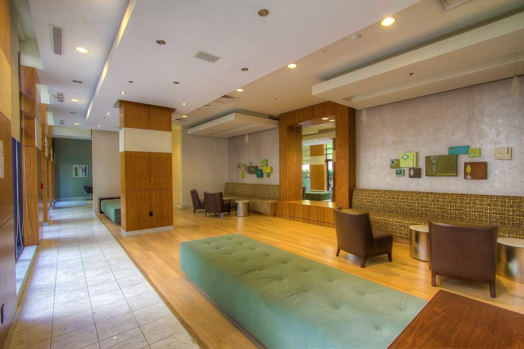 Sky Suites Yorkville Toronto Zimmer foto