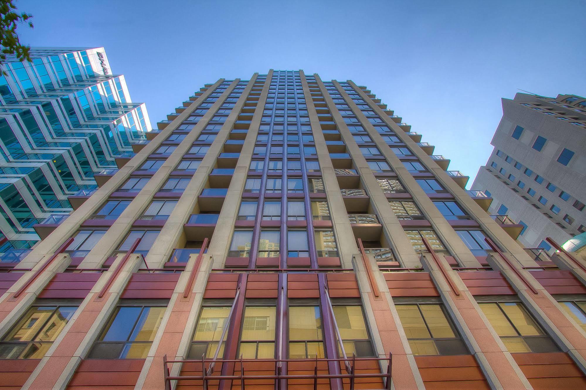 Sky Suites Yorkville Toronto Exterior foto