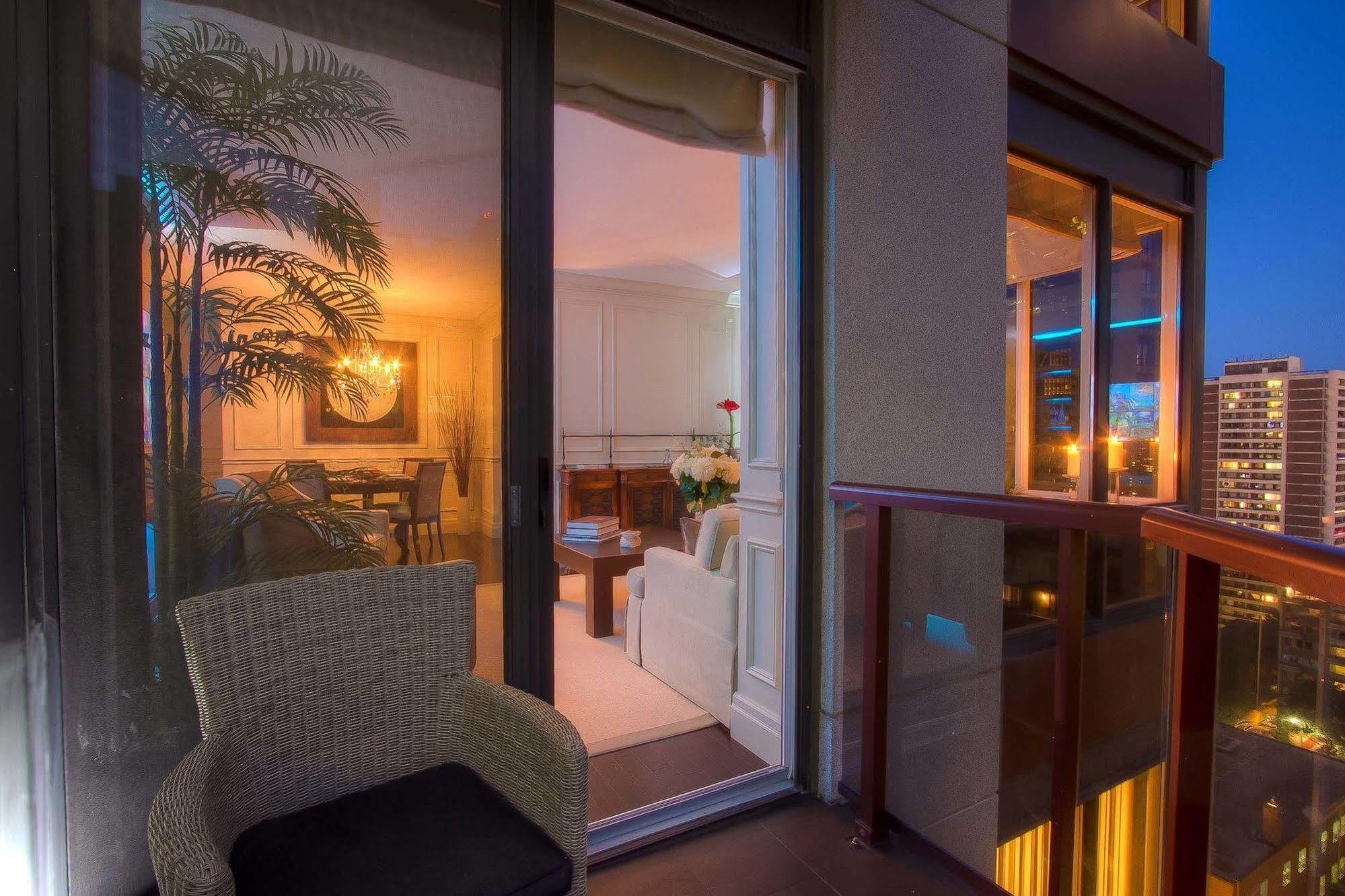 Sky Suites Yorkville Toronto Exterior foto